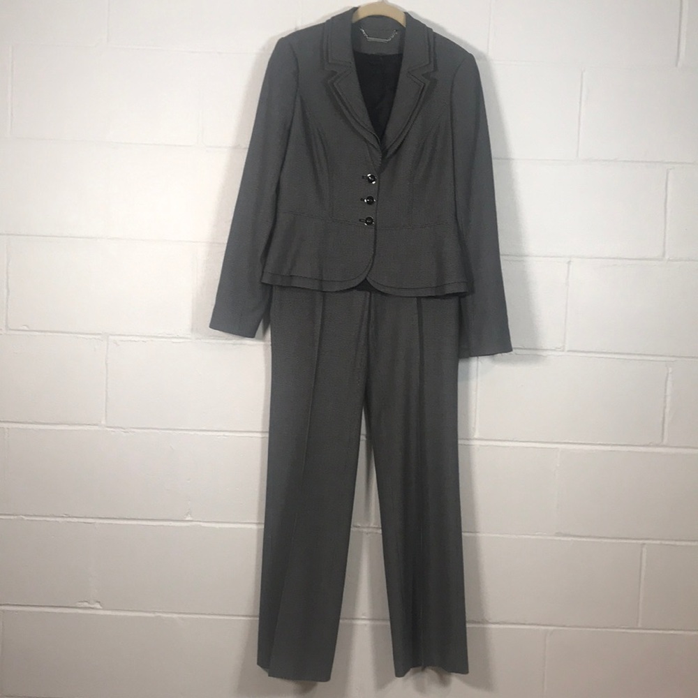 Gray Women's Two-Piece Tailored Pant Suit